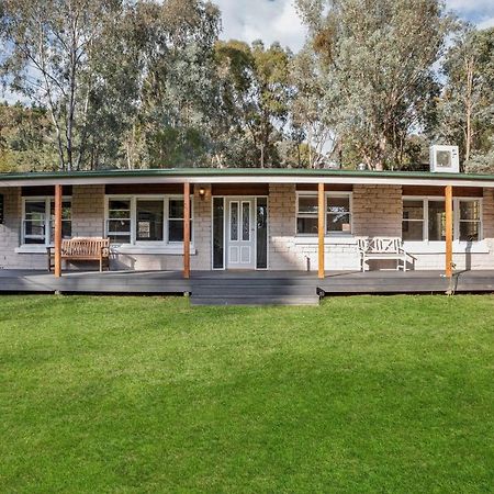 Gangurru Villa Myrtleford Exterior photo