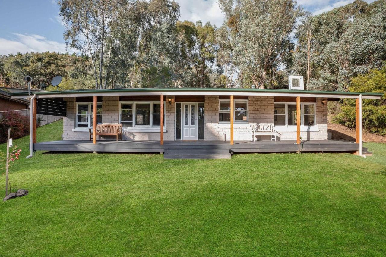 Gangurru Villa Myrtleford Exterior photo